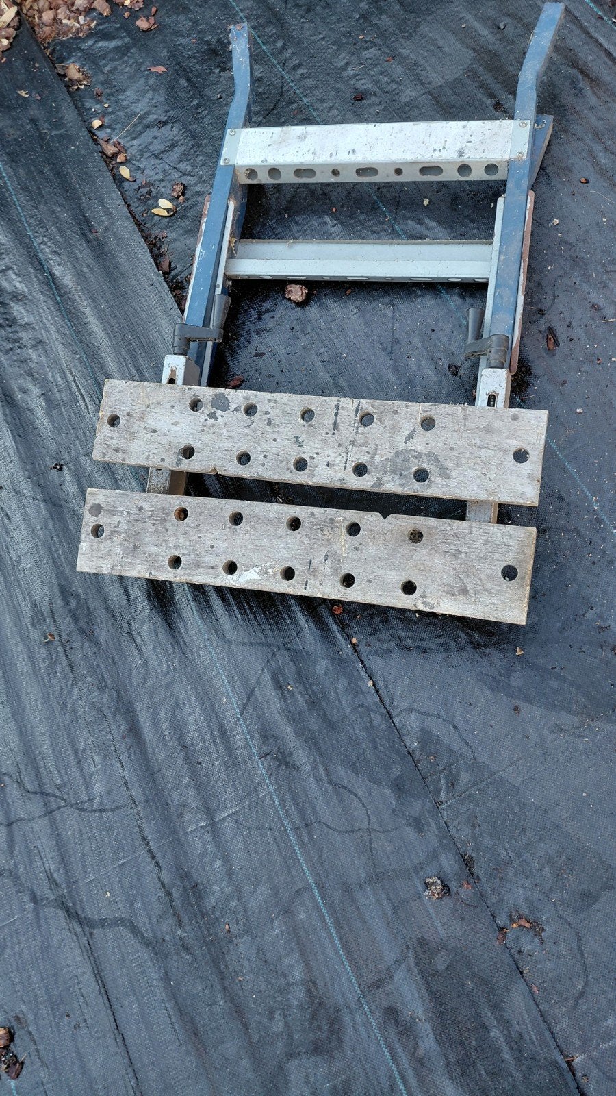 Stevige inklapbare werkbank met bankschroef, Ophalen of Verzenden, Gebruikt, 70 tot 120 cm, Bankschroef