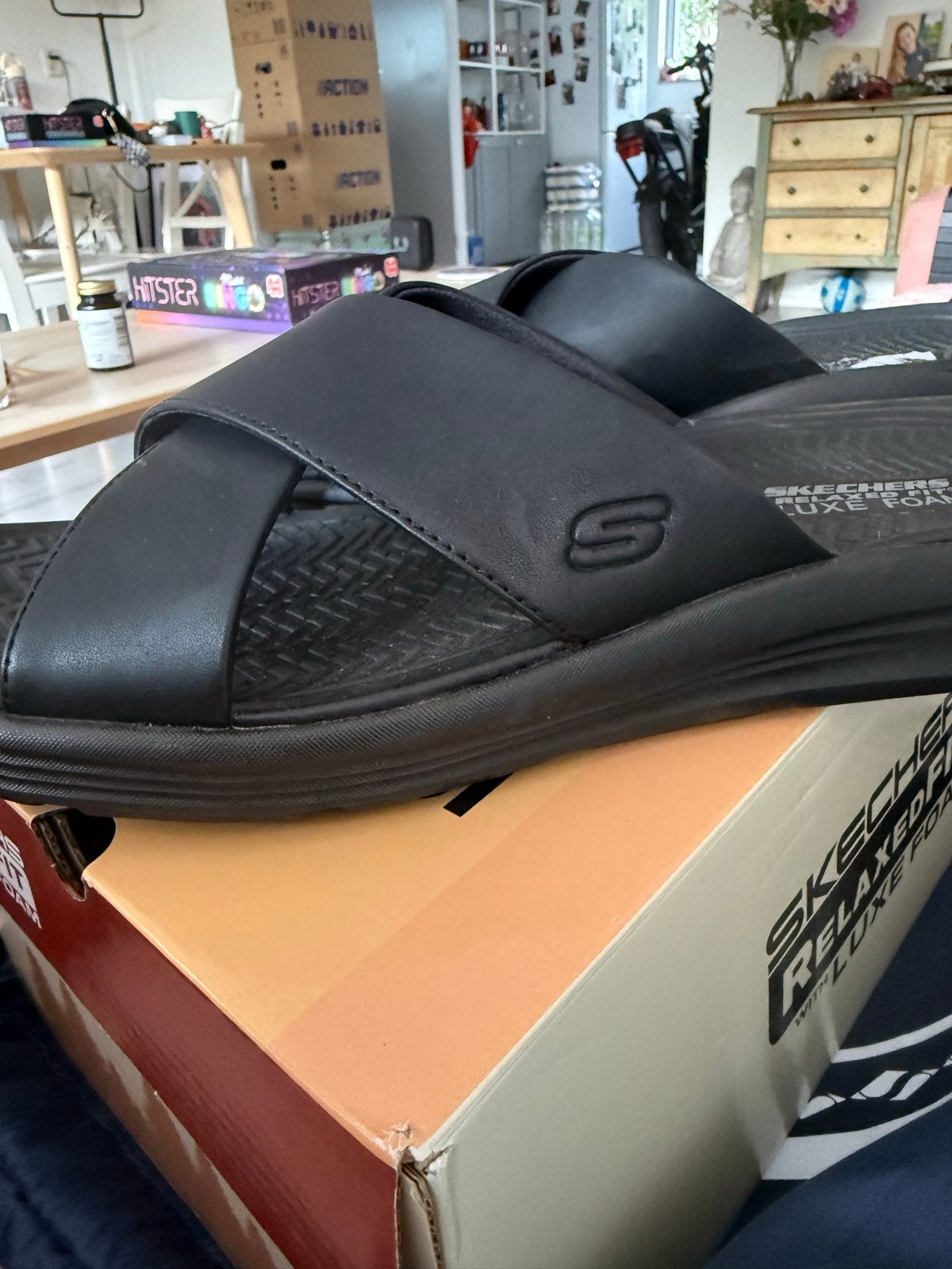Nieuwe Skechers Relaxed Fit slippers maat 48, Ophalen of Verzenden, Nieuw, Zwart, Slippers