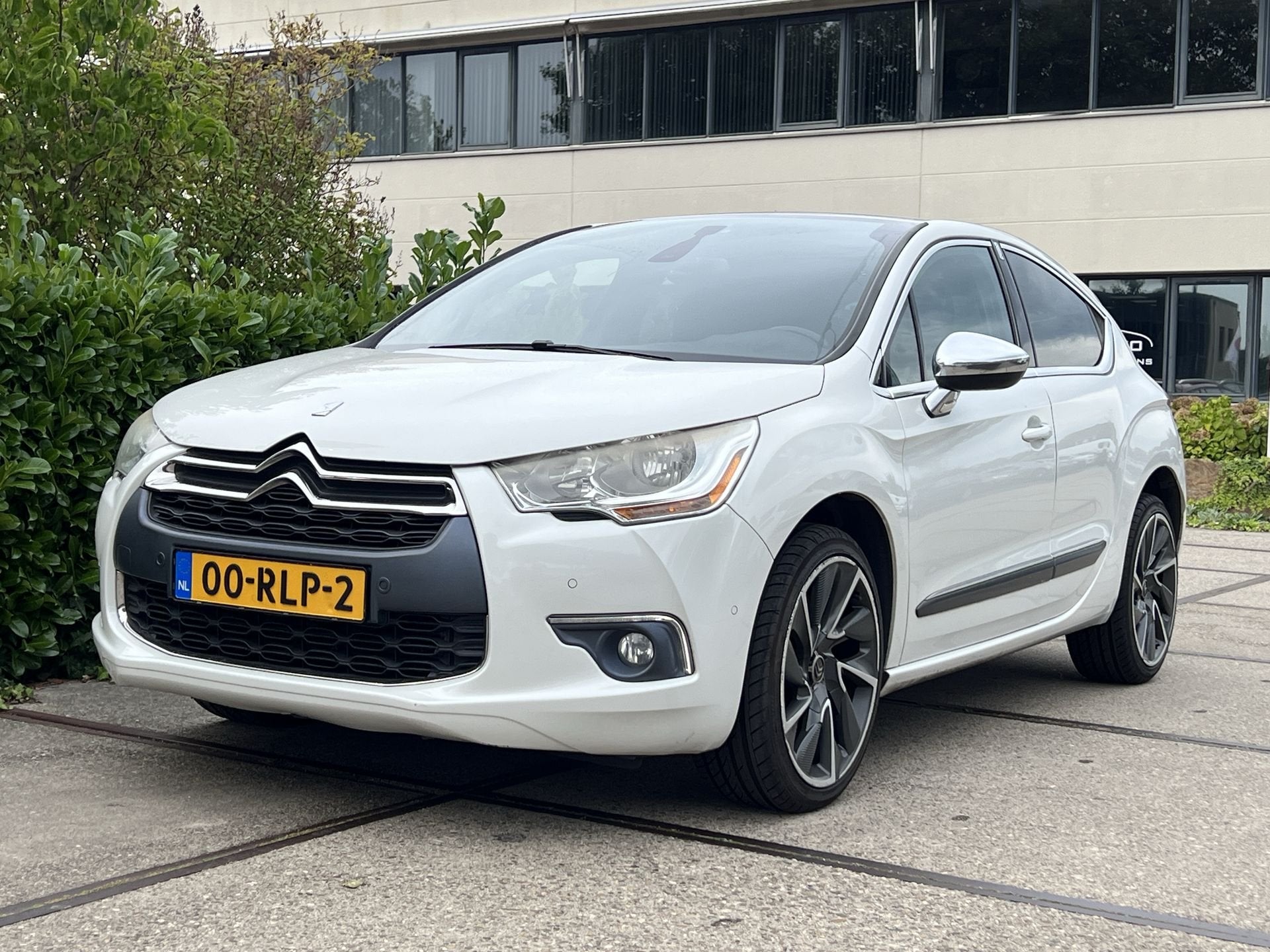 Citroën DS4 1.6 THP Sport Chic |NIEUWE DISTRIBUTIE|TREKHAAK, Euro 5, Zwart, 4 cilinders, Wit