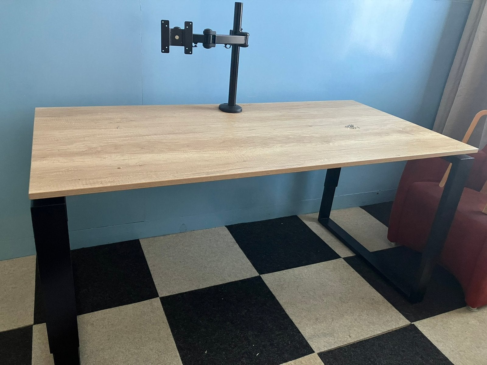 2x groot Bureau zwart frame en blad van licht hout houtlook, Huis en Inrichting, Bureaus, Ophalen, 160 cm, Gebruikt, Demontabel