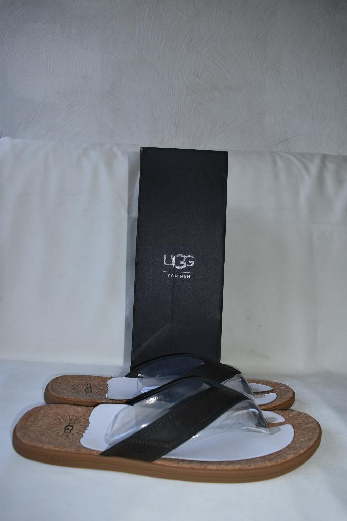 April'26 UGG maat 48 .5 UK 13 sandalen slippers leder NIEUW, Sandalen, UGG, Overige kleuren, Nieuw