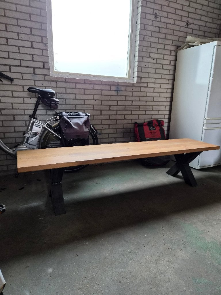 Houten zitbankje met stalen X-poten, Ophalen, Minder dan 50 cm, Zo goed als nieuw, 150 tot 200 cm