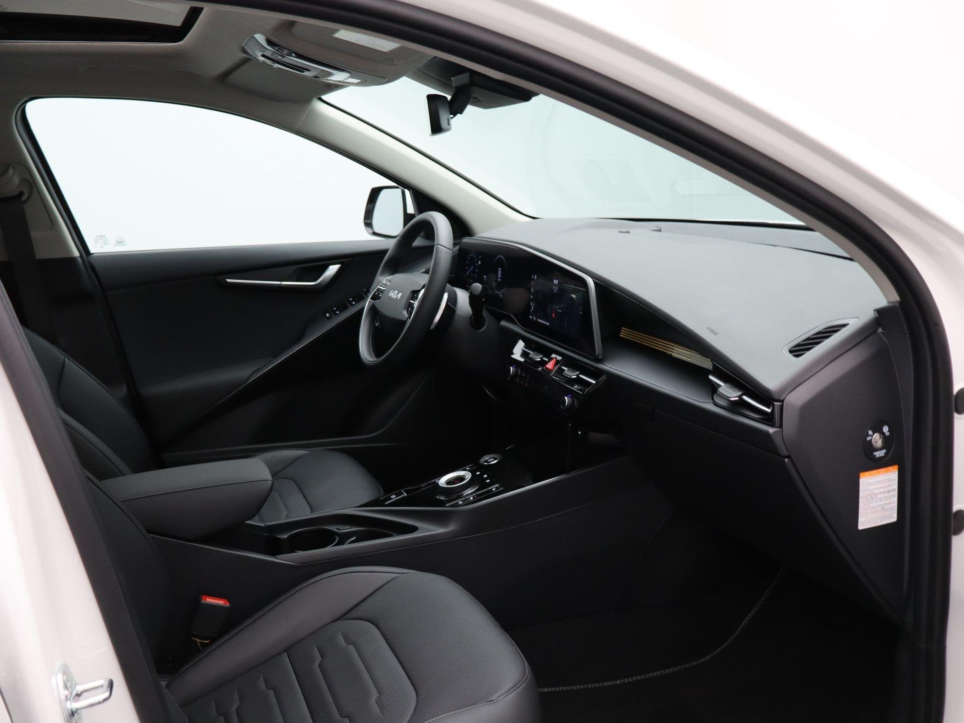 Foto 33 van Kia Niro 1.6 GDi Hybrid DynamicPlusLine | Open dak | Clima |