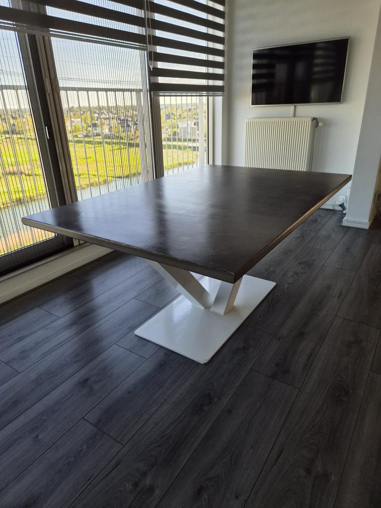 Eettafel met stalen onderstel en beton ciré blad, Ophalen, Gebruikt, 100 tot 150 cm, Vier personen