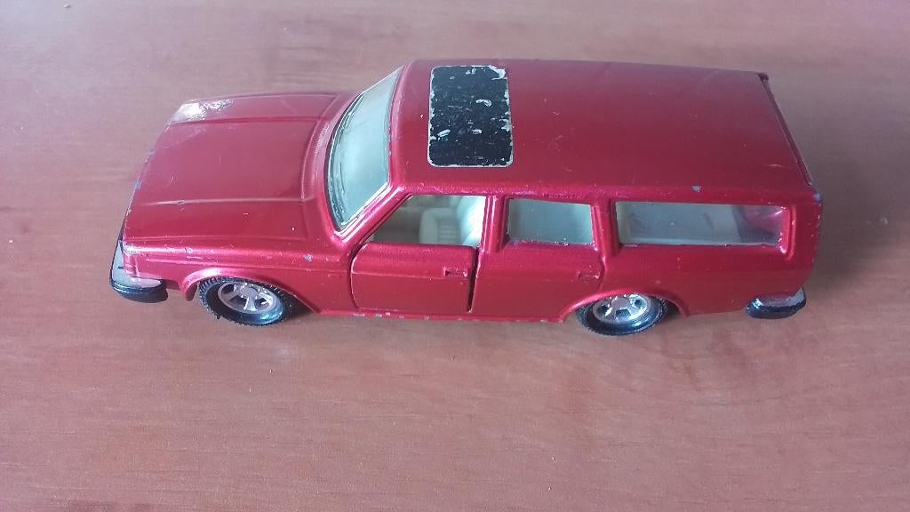 Machtbox super king volvo 245 + caravan, Ophalen of Verzenden, Zo goed als nieuw, Auto, Matchbox