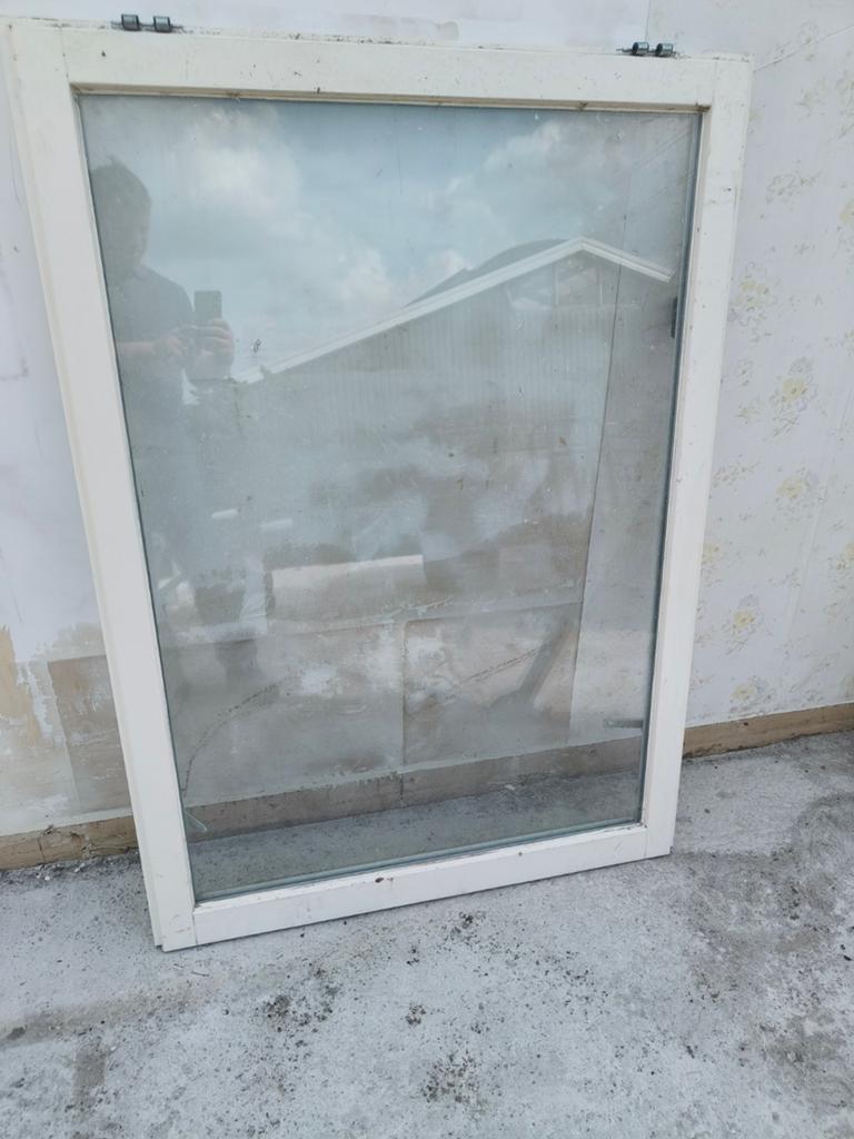3 stuks hardhouten raamkozijn, Gebruikt, Raamkozijn, Inclusief glas, 75 tot 150 cm