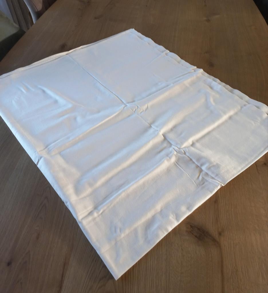 Twee Witte katoenen damasten tafelkleden, Huis en Inrichting, Tafelkleden, Ophalen of Verzenden, Gebruikt, Rechthoek, Binnen