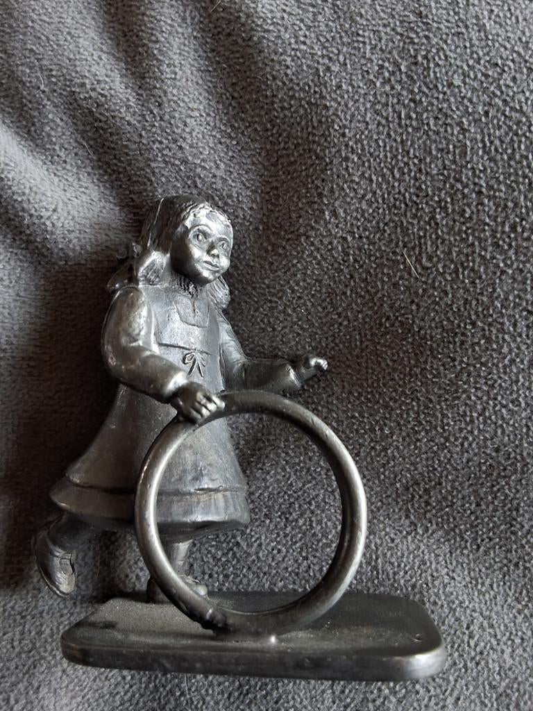 Vintage tin beeldje meisje met hoepel Ardje de Graaf Meeuws, Ophalen of Verzenden