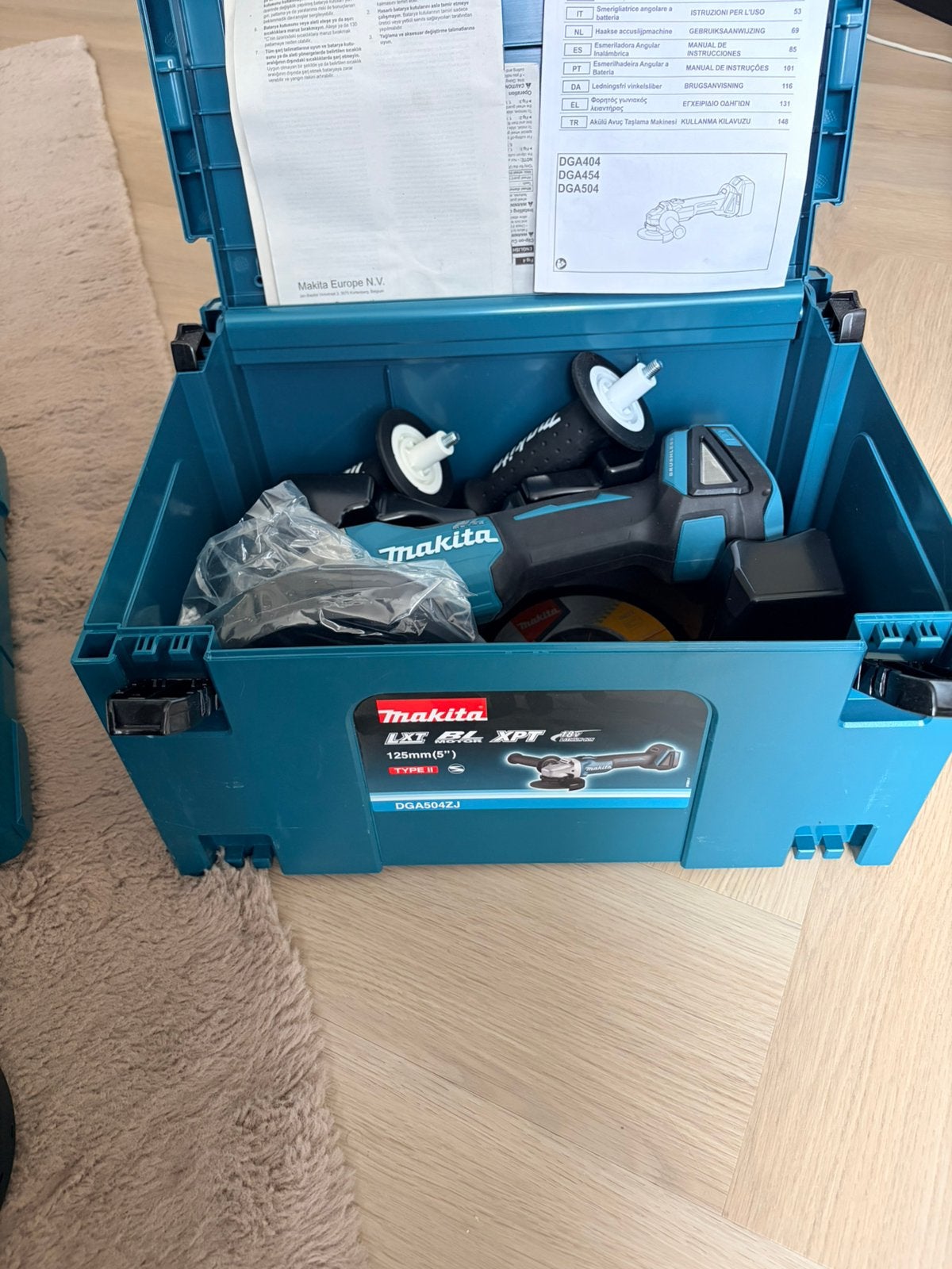 Foto 4 van 2x Makita DGA504ZJ Haakse Slijper 18V
