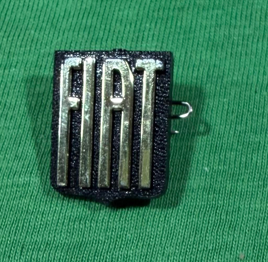 Broche Fiat plastic, Ophalen of Verzenden, Zo goed als nieuw, Transport
