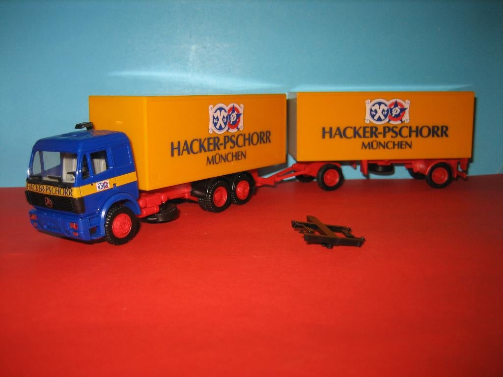 Hackedr-Pschor bier  MERCEDES   NU speciale prijs  Herpa, Ophalen of Verzenden, Zo goed als nieuw, Bus of Vrachtwagen, Herpa