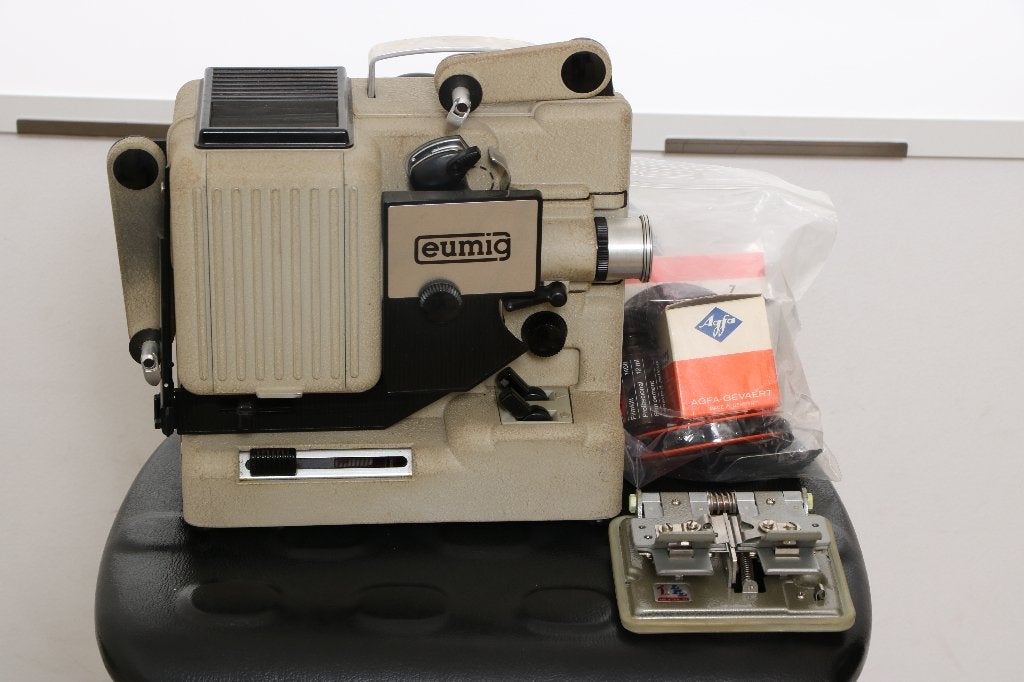 Vintage Eumig filmprojector met filmplakpers en, Ophalen of Verzenden, Projector