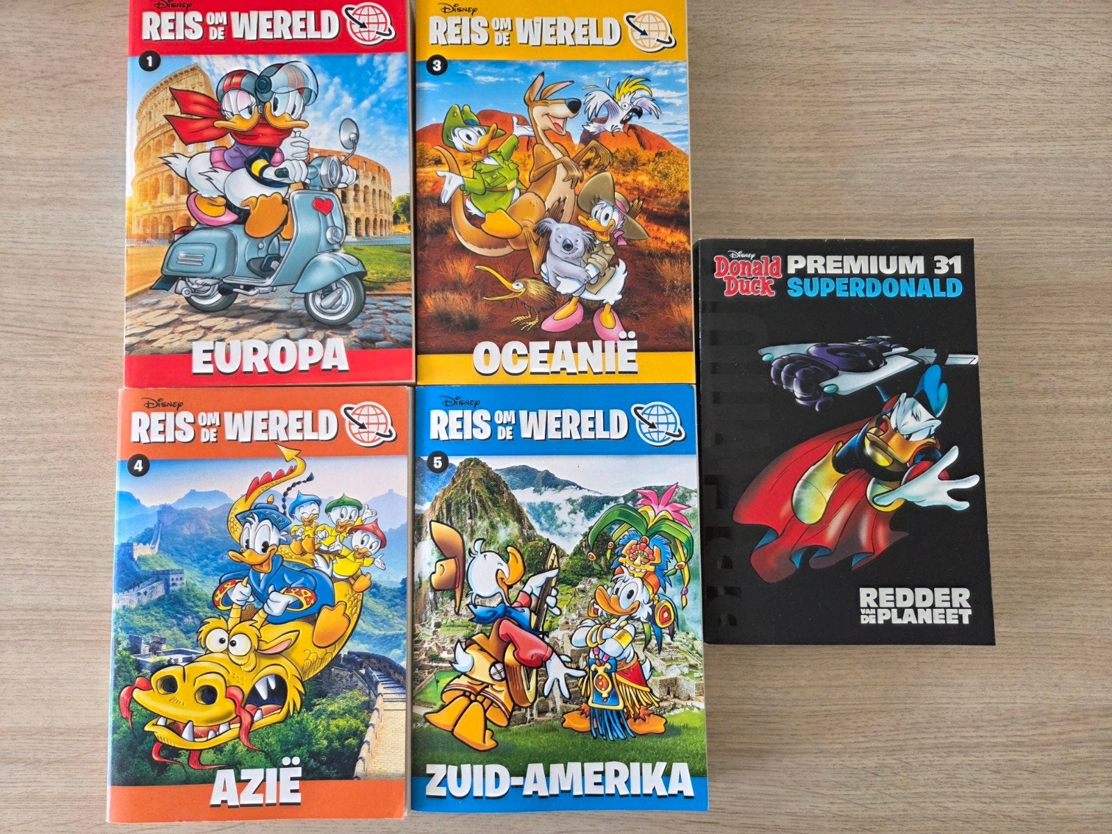 Donald Duck Reis om de Wereld & Superdonald pockets, Boeken, Meerdere stripboeken, Ophalen of Verzenden, Zo goed als nieuw