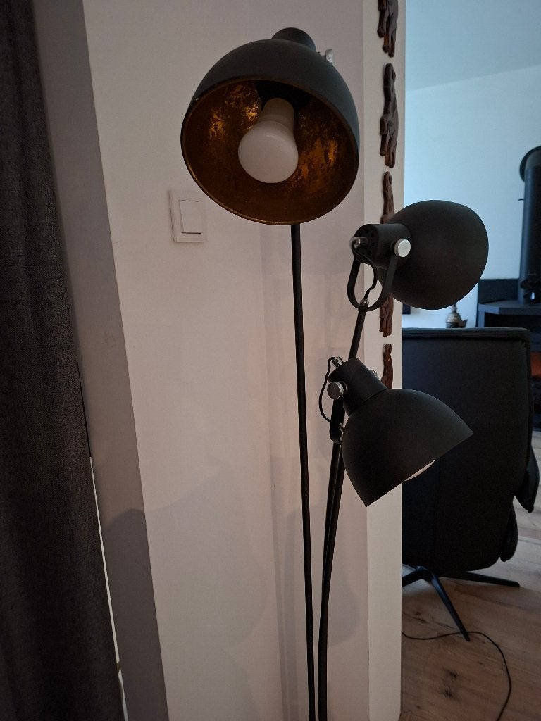 Zwarte vloerlamp met 3 verstelbare spots, Huis en Inrichting, Gebruikt, Modern, Industrieel, Metaal, E27 (groot)
