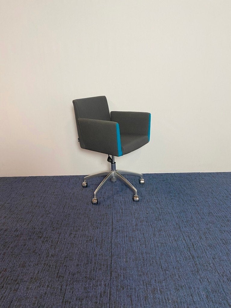 8 x Vergaderstoel Artifort Paco - antraciet/blauw,, Huis en Inrichting, Ophalen, Gebruikt, Blauw, Metaal