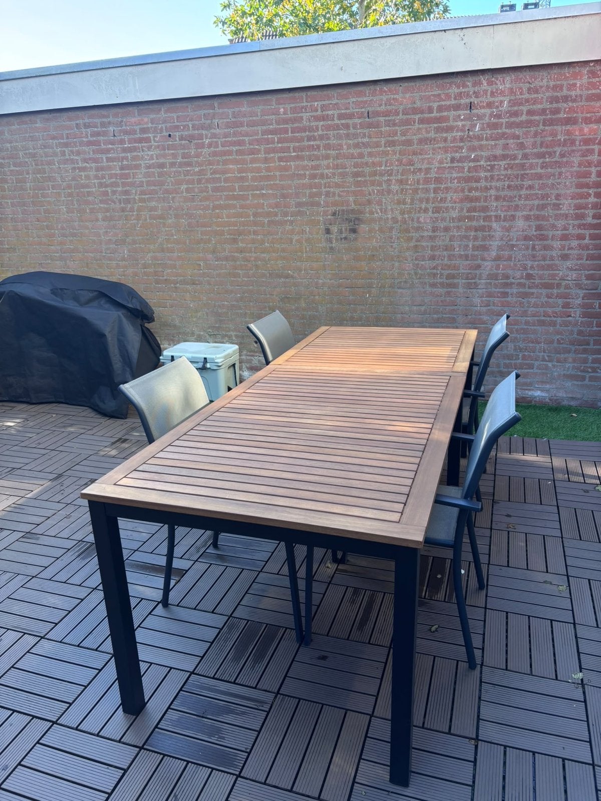 Tuinset: Teakhouten Tafel met Zwarte Poten en Stoelen, Ophalen of Verzenden, Zo goed als nieuw, Rechthoekig, Teakhout