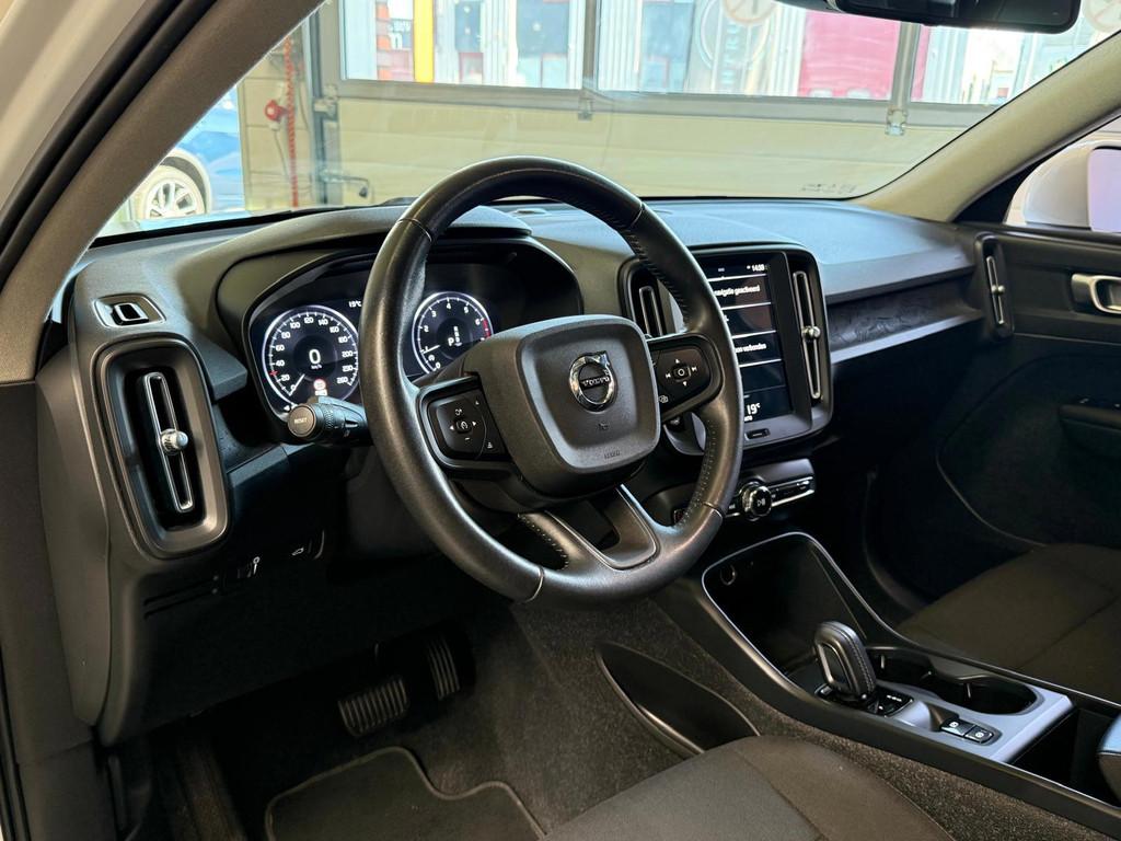 Volvo XC40 Momentum Core Automaat, Carplay, Camera, 129 pk, Wit, Origineel Nederlands, Bedrijf