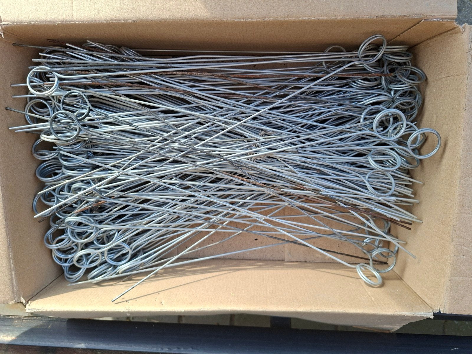 +- 250 stuks  ijzeren pinnen/plantenlabelsteker - verkoopmat, Ophalen of Verzenden, Gebruikt