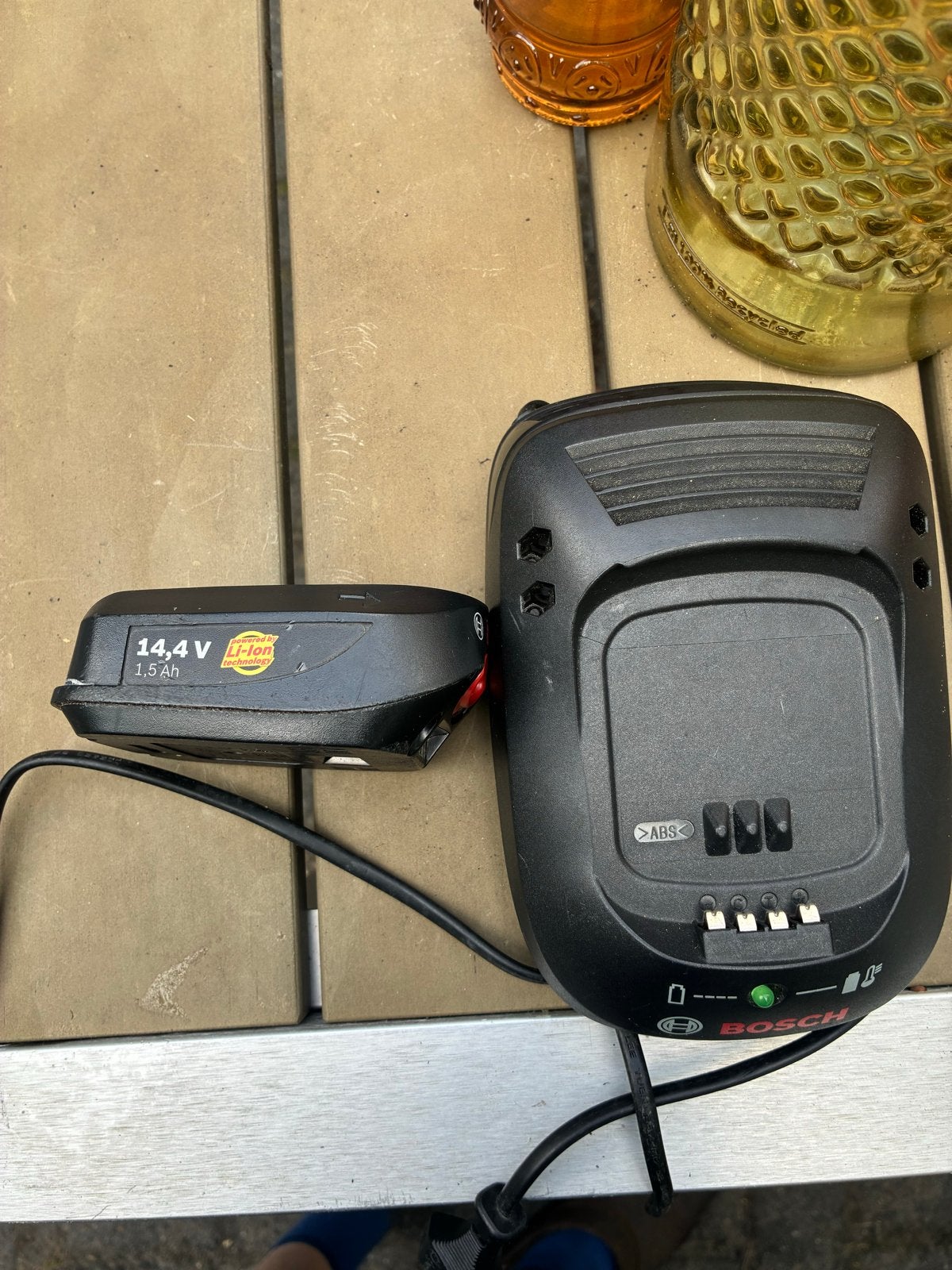 Bosch 14,4V Li-Ion Accu en Oplader, Ophalen of Verzenden, Gebruikt, Overige typen