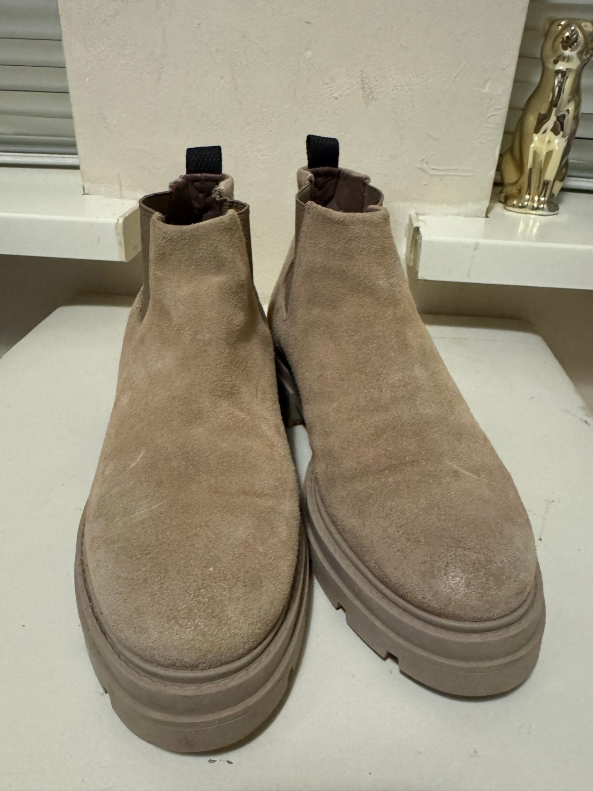 Nieuwe MJUS Suède Chelsea Boots - Taupe - Maat 38, Kleding | Dames, Ophalen of Verzenden, Nieuw, Beige, Lage of Enkellaarzen