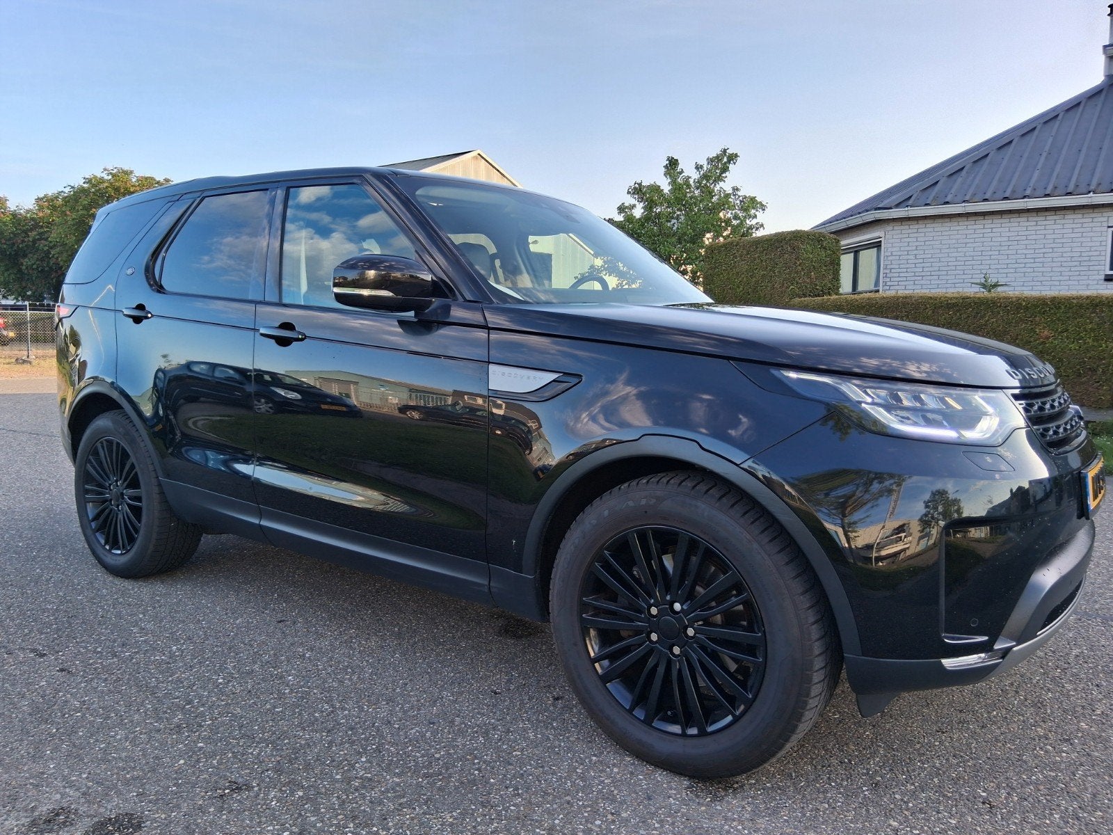 Land Rover Discovery 2.0 SD4 240pk 2017 Zwart, Auto's, Land Rover, Automaat, Euro 6, 4 cilinders, Zwart