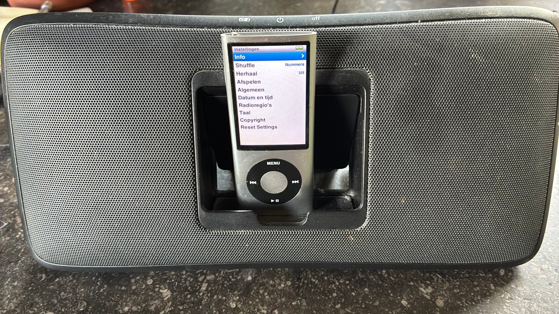 iPod Nano 4e generatie 16GB Zilver en LT315i, Audio, Tv en Foto, Mp3-spelers | Apple iPod, Gebruikt, Ophalen of Verzenden, Nano