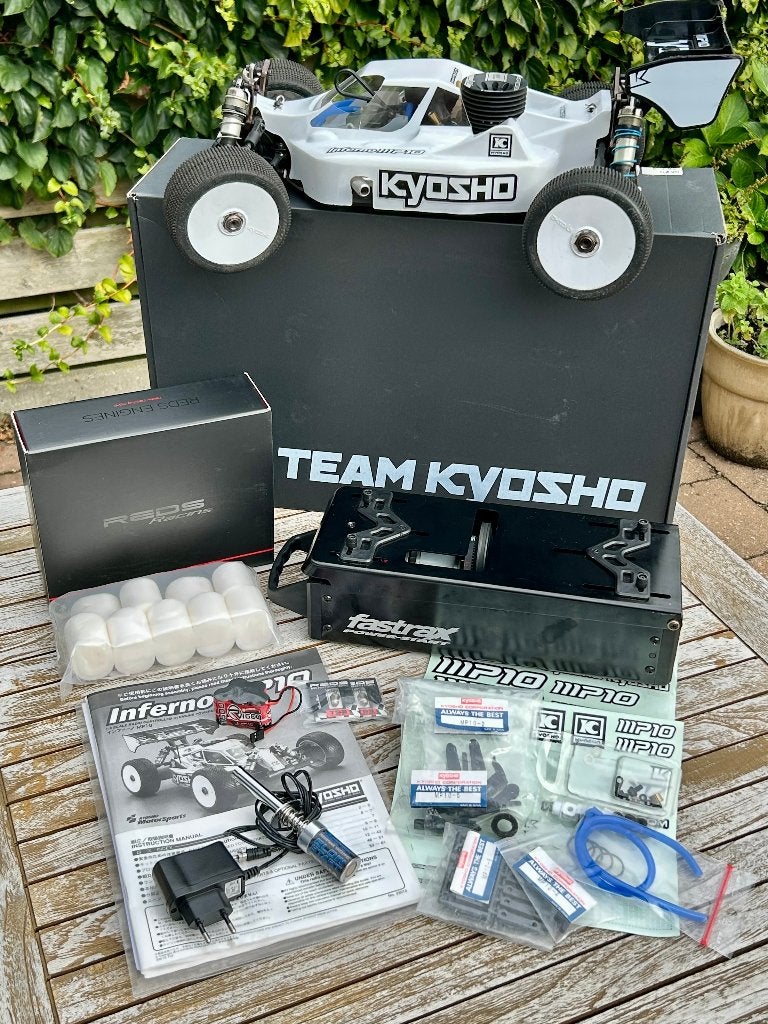 KYOSHO INFERNO MP10, NITRO REDS 521 SET, FASTRAX, SPARES +++, Ophalen, Auto offroad, Zo goed als nieuw, Schaal 1:8