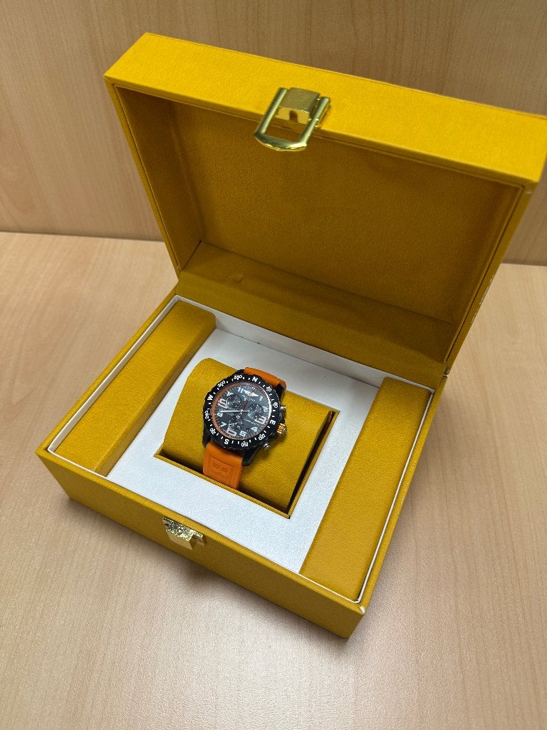Spiksplinternieuwe moderne sporthorloge met oranje bandje., Overige merken, Overige materialen, Polshorloge, Nieuw