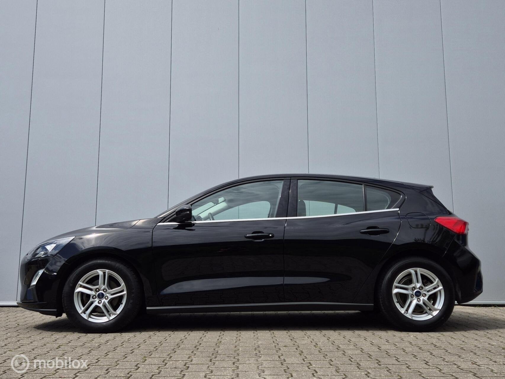FORD FOCUS 1.0 ECOBOOST HYBRID/LED/CAMERA/PDC/CARPLAY/NAVI/1, Dealer onderhouden, 125 pk, Gebruikt, Euro 6
