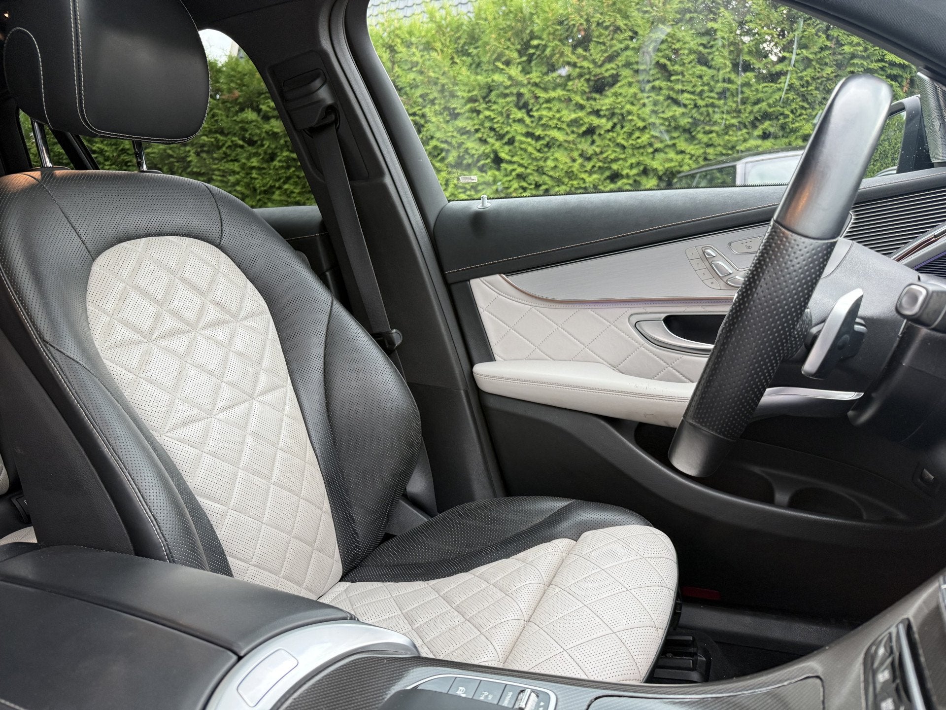 Mercedes-Benz EQC 400 4MATIC AMG Line Premium+, Burmeister |, Automaat, Dealer onderhouden, 2395 kg, Zwart