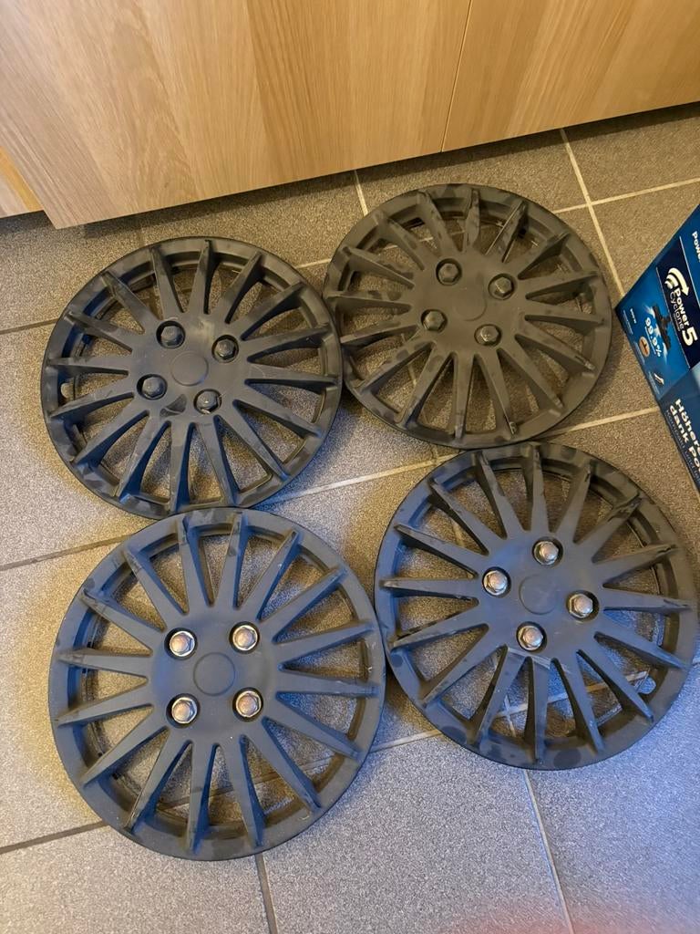 Nette 13 inch wieldoppen voor auto/aanhanger of caravan, Ophalen, Zo goed als nieuw