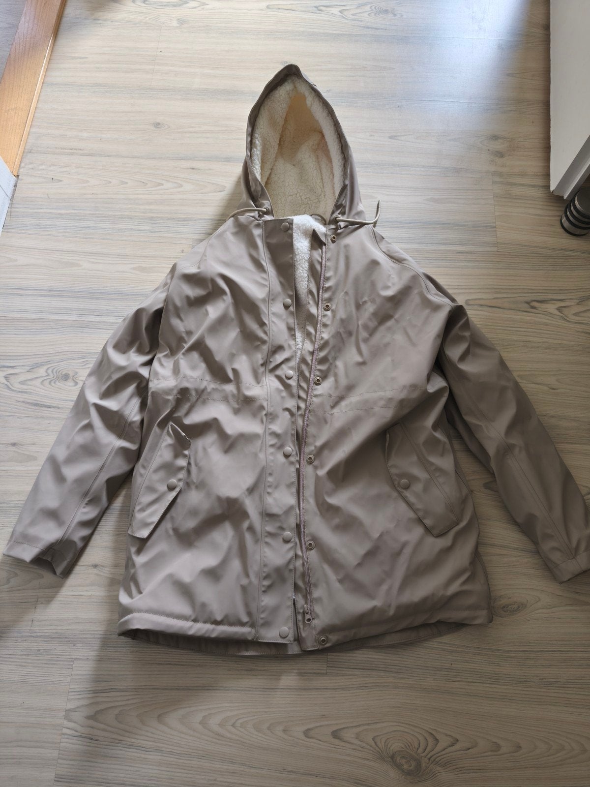 Gevoerde regenjas, Ophalen of Verzenden, Zo goed als nieuw, Maat 38/40 (M), Beige