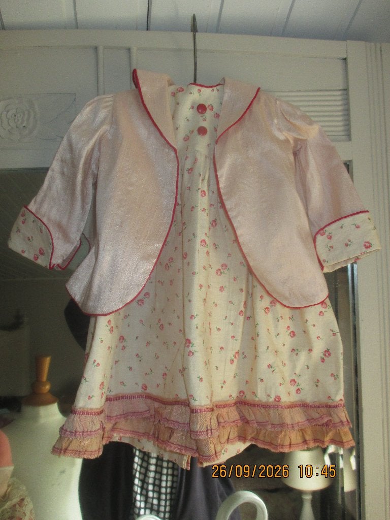 Handgemaakte poppenkleding naar oud model gemaakt, Antiek en Kunst, Ophalen of Verzenden, Kinderen, Handgemaakt