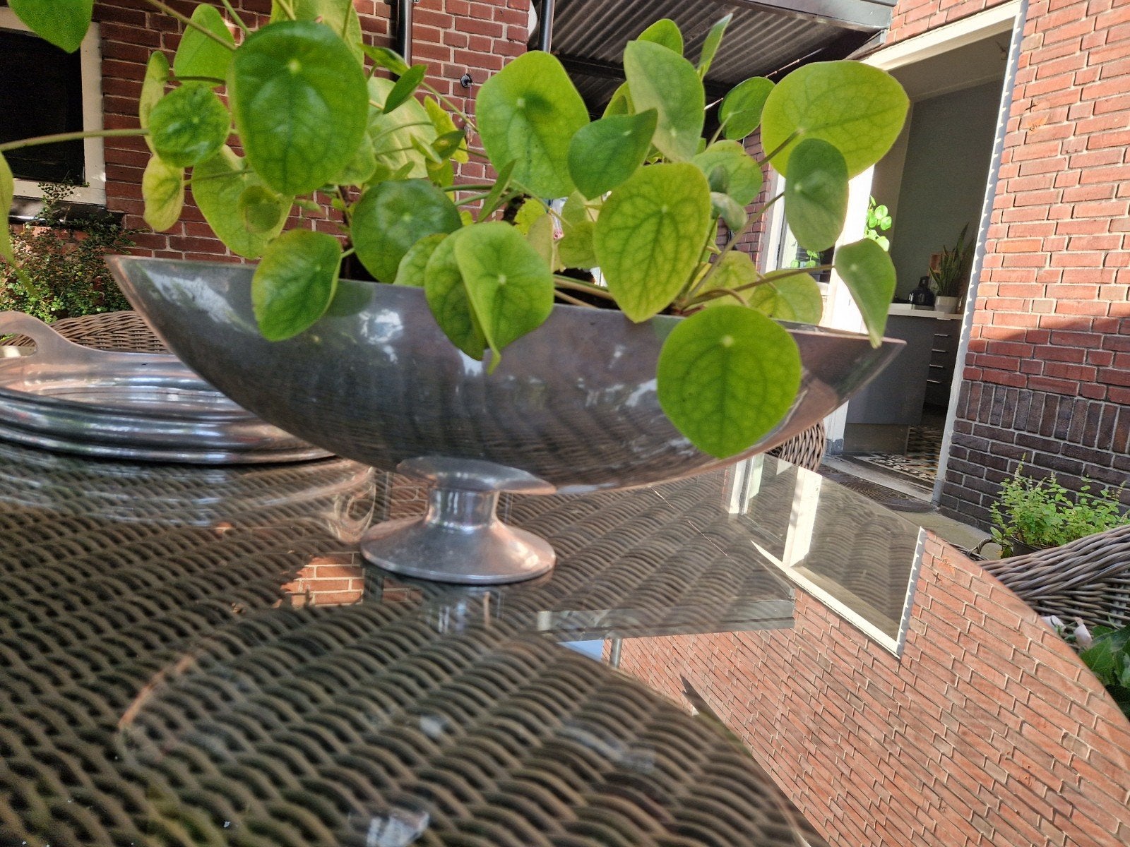 Decoratieve metalen schaal op voet, zilverkleurig, Ophalen, Gebruikt, Op voet, Metaal