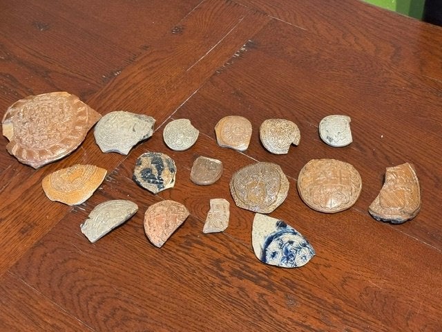 Lot zegels, wapens van steengoed kruiken, Ophalen of Verzenden