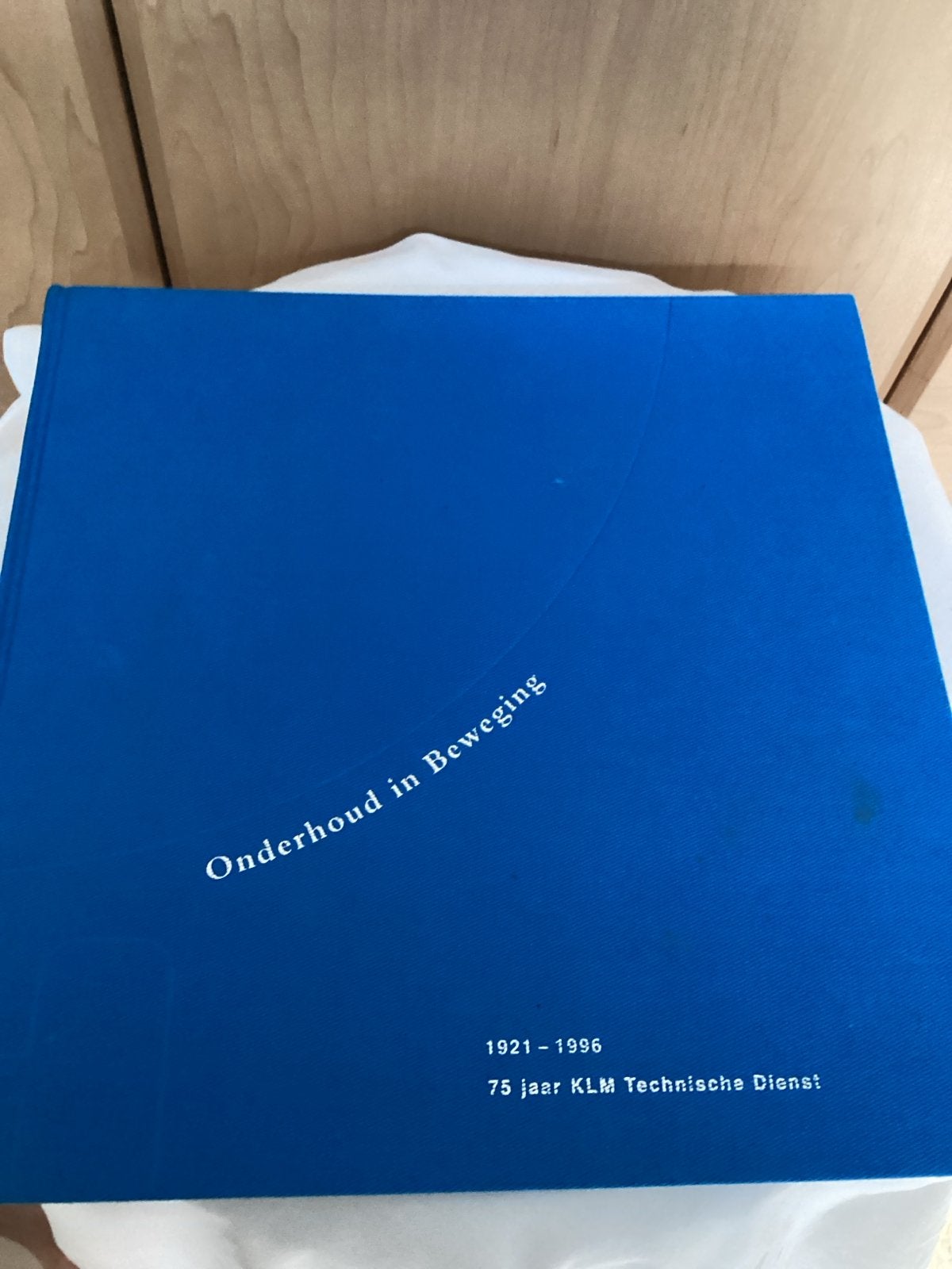 Boek: Onderhoud in Beweging - 75 jaar KLM Technische Dienst, Verzamelen, Ophalen of Verzenden, Nieuw, Boek of Tijdschrift