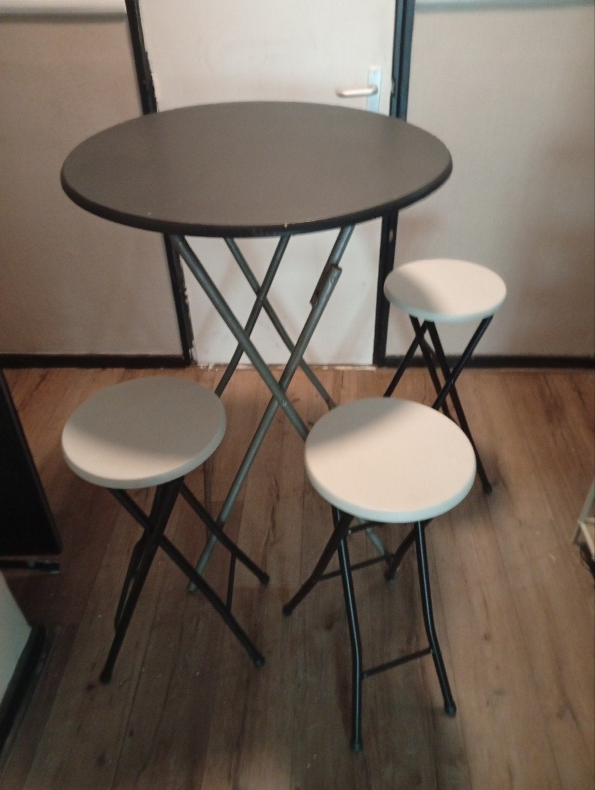 Sta tafel eventueel ook met 3 barkrukken te koop, Ophalen, Gebruikt