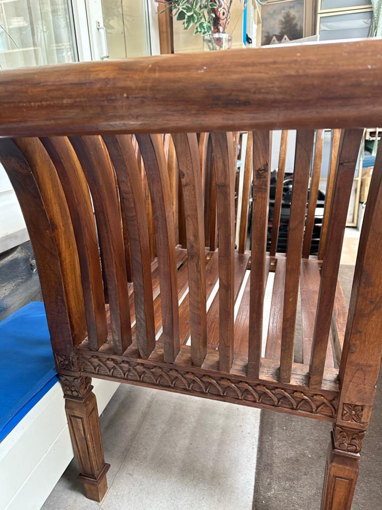 Prachtige houten kasteelstoel met sierlijk houtsnijwerk, Antiek en Kunst, Antiek | Meubels | Stoelen en Banken, Ophalen