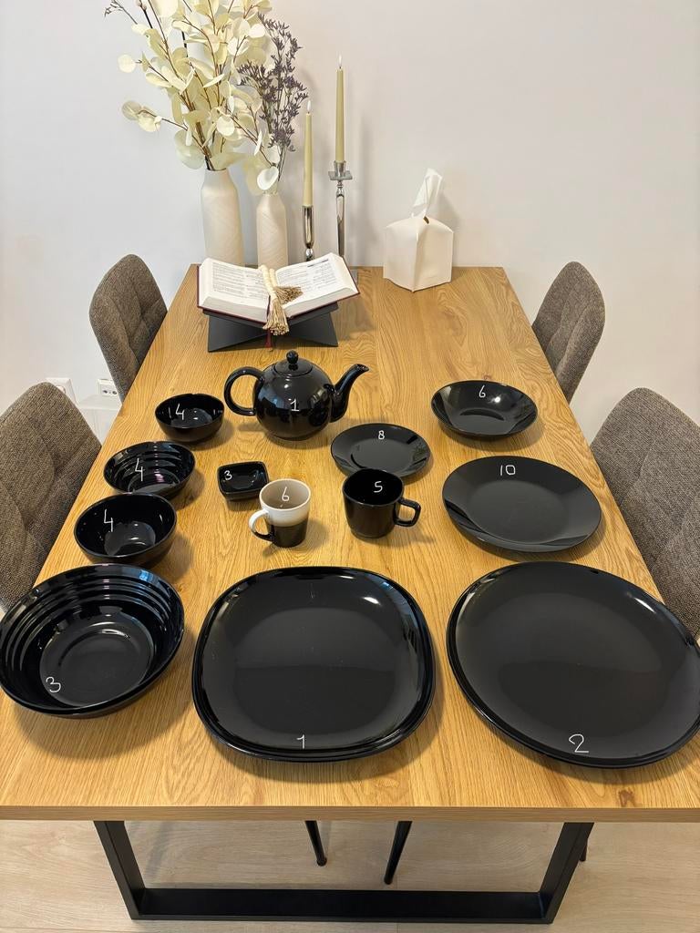 Zwart compleet serviesset, Huis en Inrichting, Keuken | Servies, Ophalen, Zo goed als nieuw, Overige stijlen
