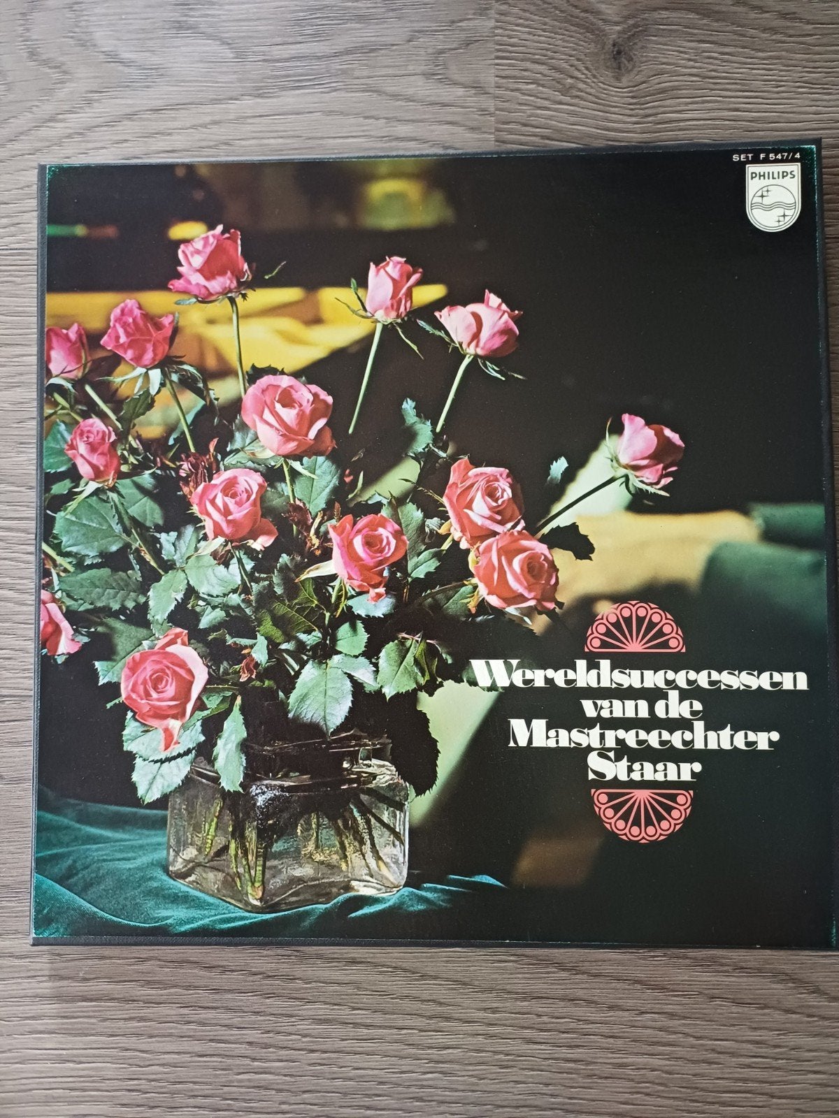 Wereldsuccessen van de Mastreechter Staar - Boek en Plaat, Cd's en Dvd's, Vinyl | Pop, Verzenden, Gebruikt, 12 inch