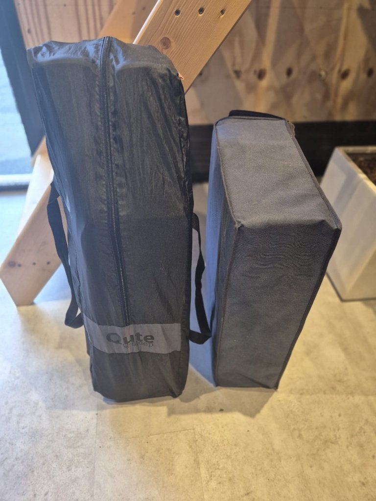 Qute Q-Sleep Easyfold Ebony campingbed + matras, Kinderen en Baby's, Ophalen, Zo goed als nieuw, Reisbedje
