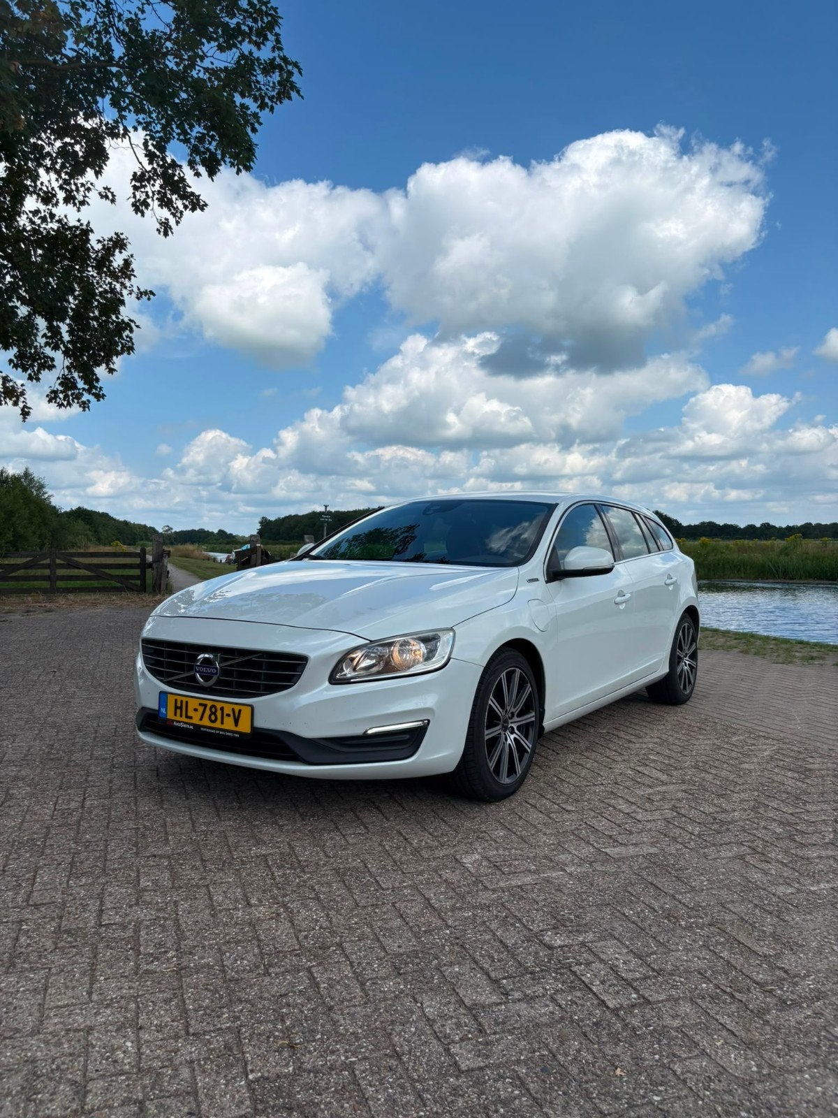 Volvo V60 D6 Twin Engine 288pk Geartronic AWD Plug In Hybrid, Auto's, Volvo, Automaat, 1800 kg, Zwart, Leder en Stof