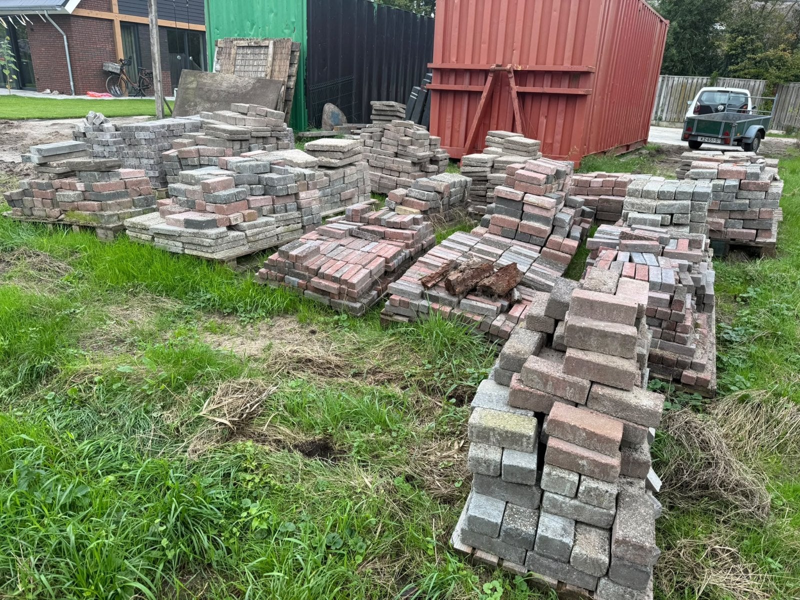 Gratis af te halen: Betonklinkers (6 & 7cm) en 30x30 tegels, Ophalen, Gebruikt, Beton, Klinkers