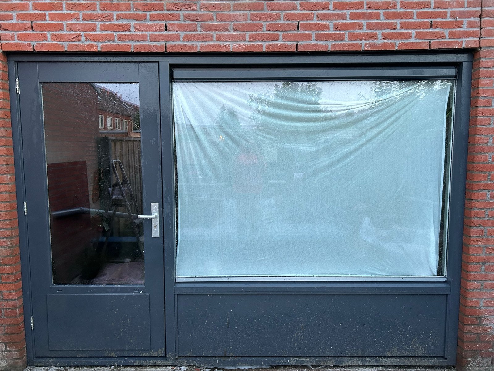 Buitendeur met raam en kozijn - Breedte 313cm, Hoogte 221cm, Doe-het-zelf en Verbouw, Kozijnen en Schuifpuien, Gebruikt, Deurkozijn