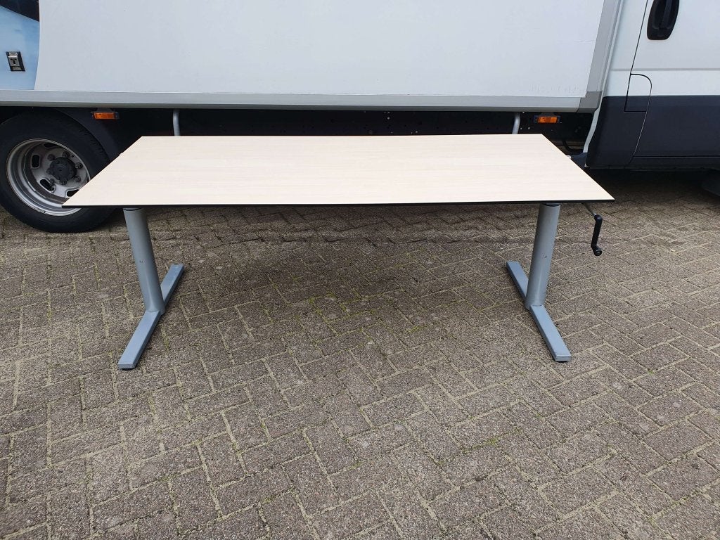 Gispen TM slinger bureau, trespa blad, 7 beschikbaar, Huis en Inrichting, Bureaus, Gispen, Parallelweg West 23 4104 AZ Culemborg