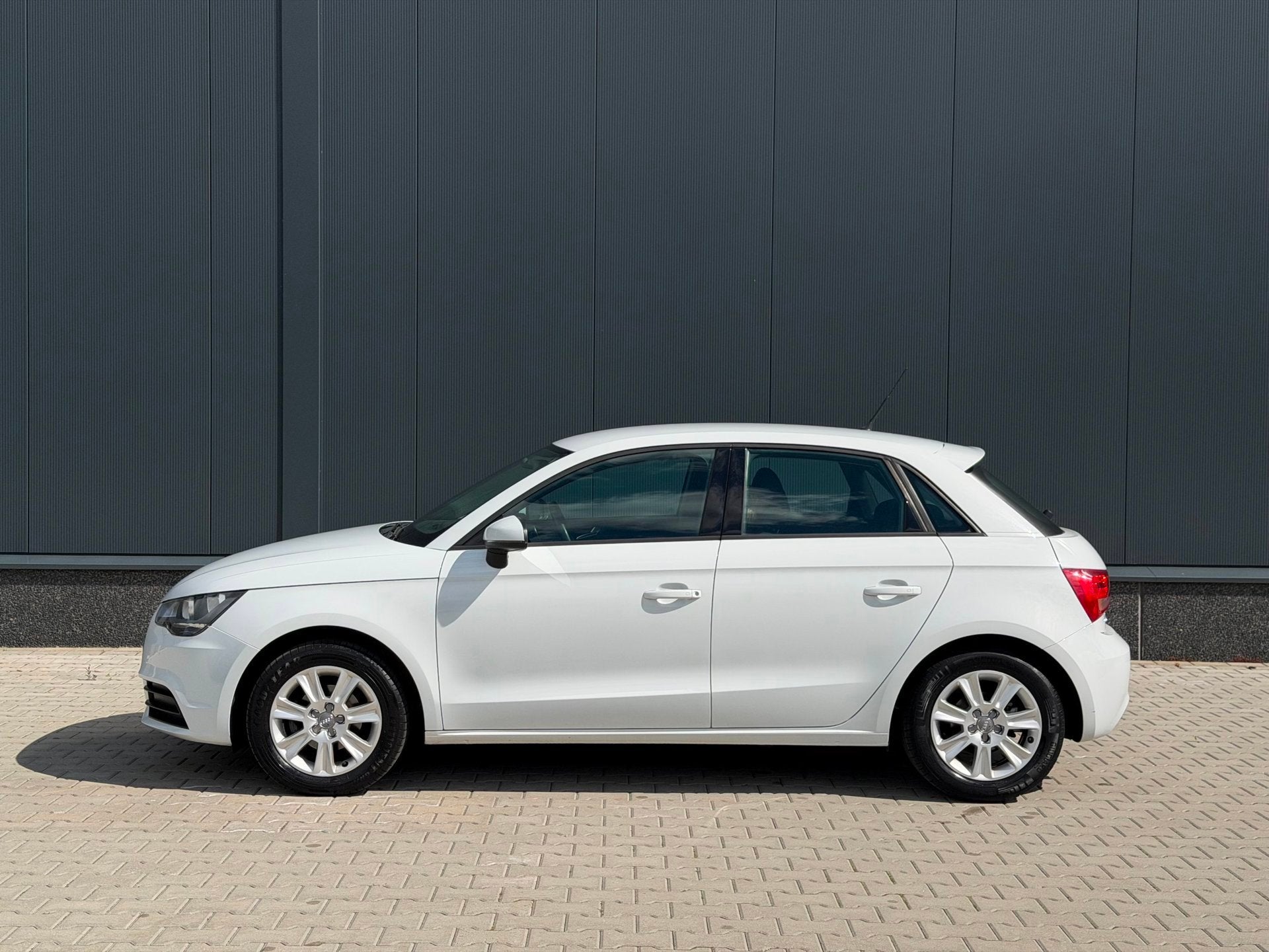Audi A1 Sportback 1.2 TFSI Attraction Pro Line | CRUISE | MM, Auto's, Audi, Voorwielaandrijving, Euro 5, Zwart, 4 cilinders
