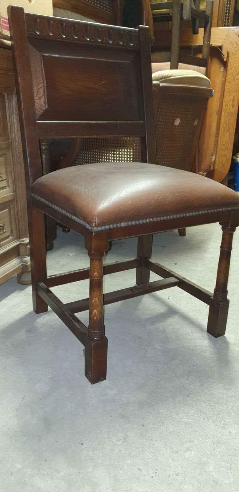 Klassieke Eiken Eetkamerstoel met Lederen Zitting, Huis en Inrichting, Stoelen, Ophalen, Gebruikt, Bruin, Eén