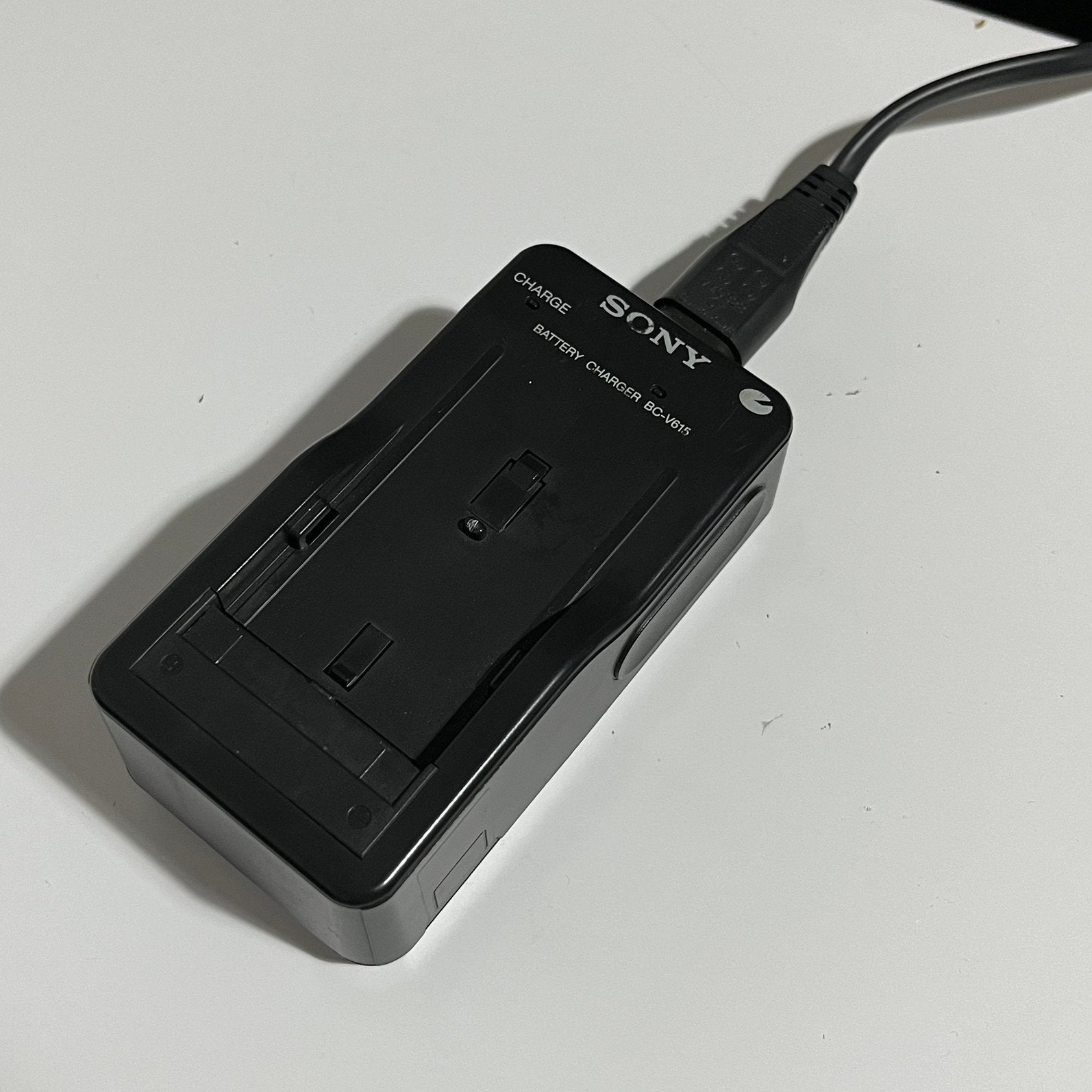 Originele Sony BC-V615 Acculader - o.a. voor Sony NP, Ophalen of Verzenden, Zo goed als nieuw
