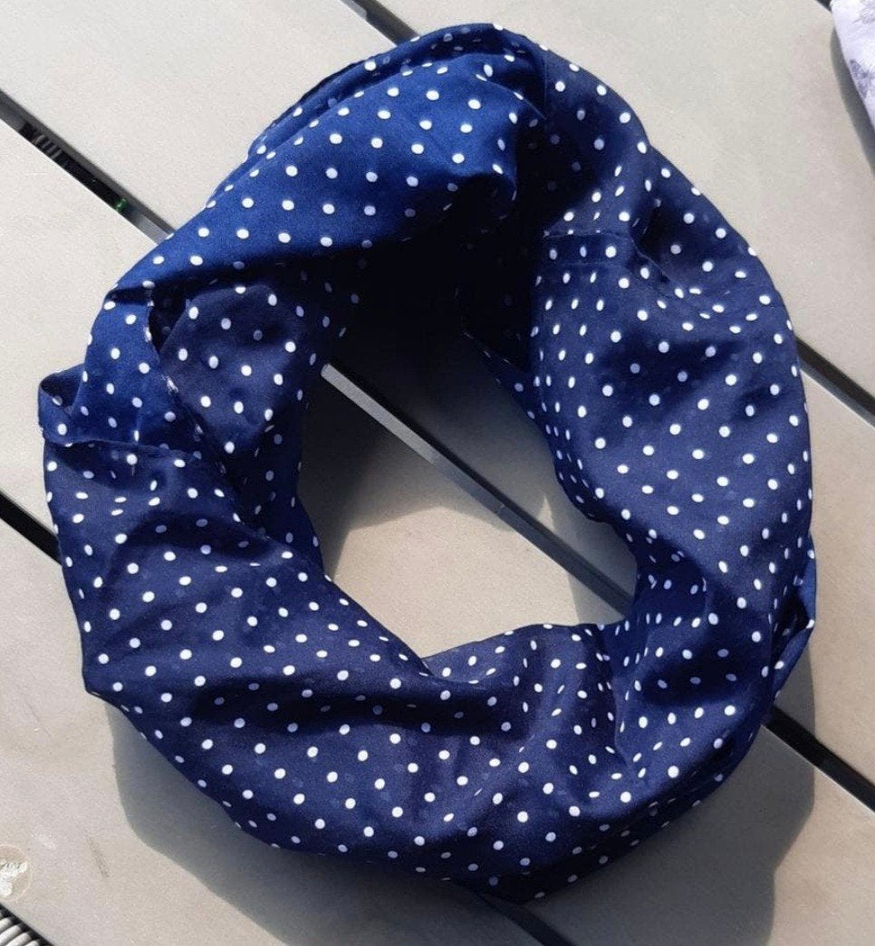 Elegante blauwe colsjaal met witte stippen - Polyester, Ophalen of Verzenden, Zo goed als nieuw, Sjaal