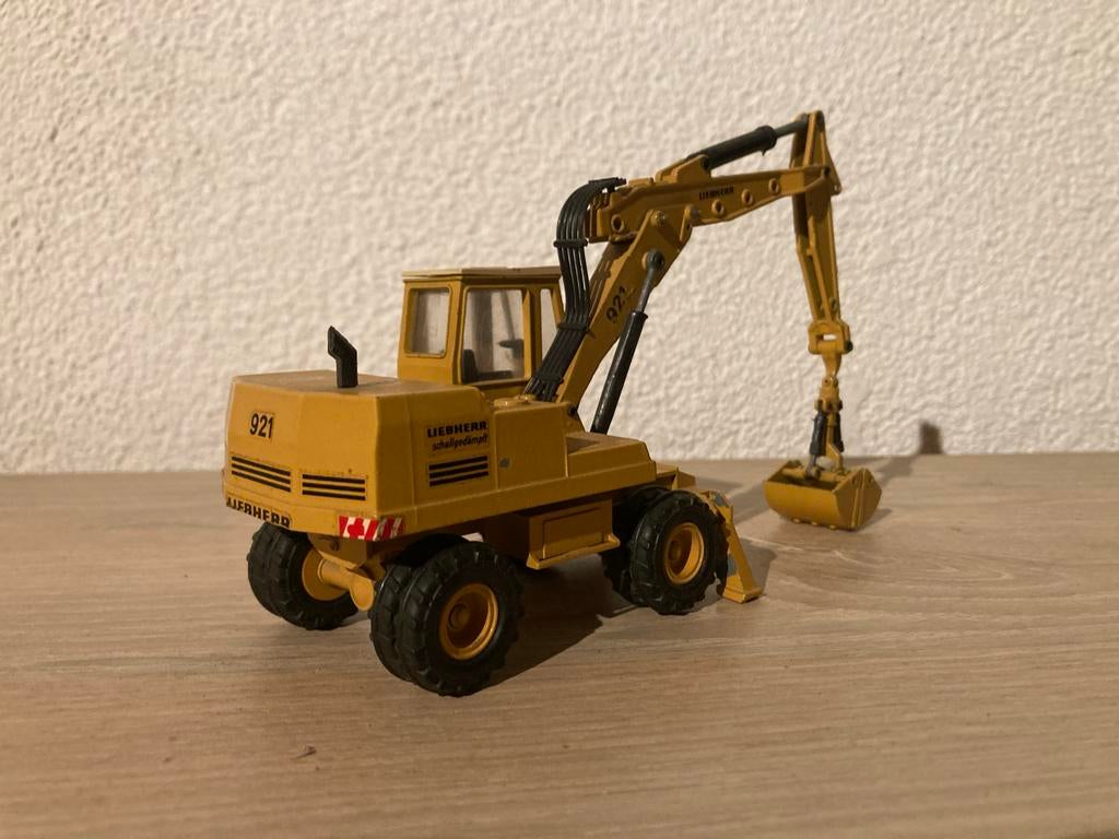 Liebherr 921 mobiele graafmachine model, Ophalen of Verzenden, Gebruikt, Overige typen, Overige merken